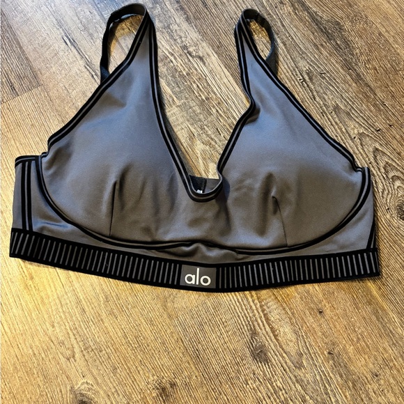 Alo Workout Set - Picture 7 of 7